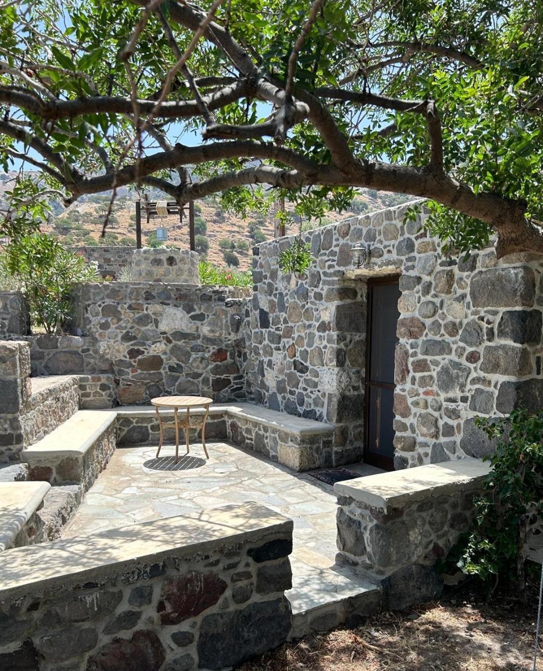 Loutra Olive Gardens Stone House #1 Mandrákion